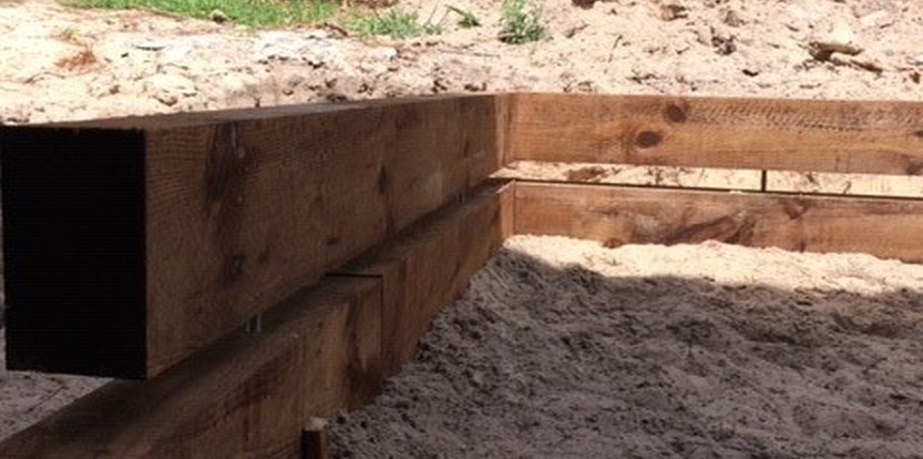 Création d'une allée de jardin avec bordure bois à Lacanau