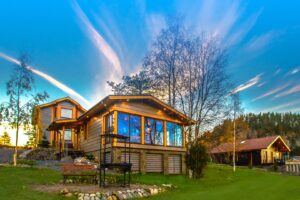 chemin maison en pente